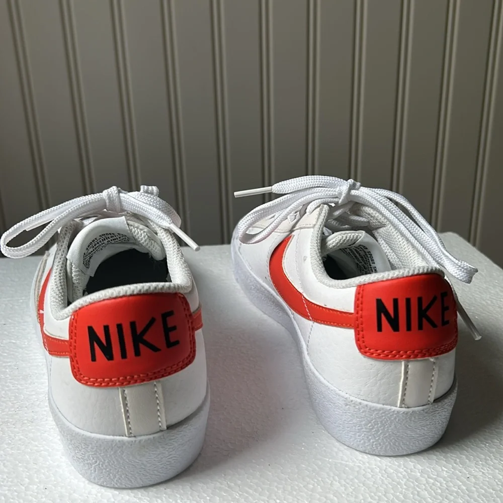 NWOT! Nike kids 2021 Blazer Low '77 (GS) lace up sneakers boys size 4.5Y white